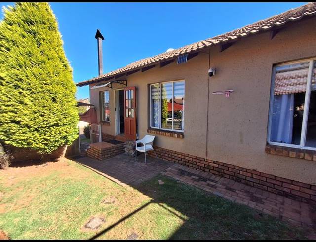 3 BEDROOM HOUSE FOR SALE IN MONDEOR